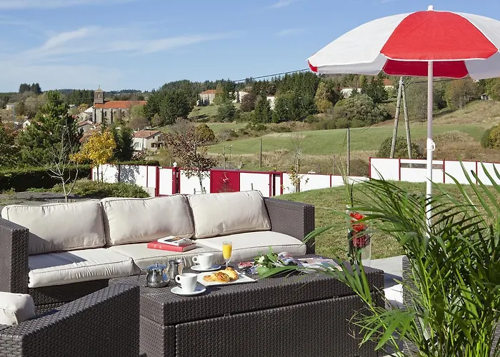 Logis Restaurant Des Sapins ホテル Lanarce