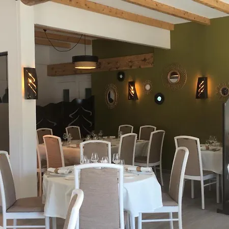 Logis Restaurant Des Sapins فندق Lanarce